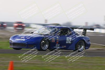 media/Jan-18-2026-CalClub SCCA (Sun) [[8bc6468723]]/Group 5 Race/Turn 1/